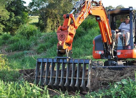 Customized Excavator Rake for 30 Ton Excavator PC300 ZX300 EC300 for Vegetation Cleaning Earthmoving Projects