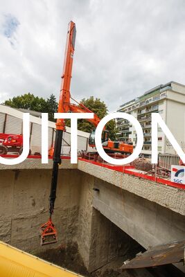 EXCAVATOR Three-Stage Telescopic Boom for PC300/CAT330 18m for High-Rise Building Demolition/Vertical Dismantling Operations