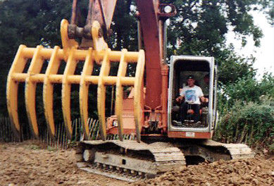 Black / Green Steel Brush Rake Excavator Attachment Sharp Tines Heavy Duty Construction