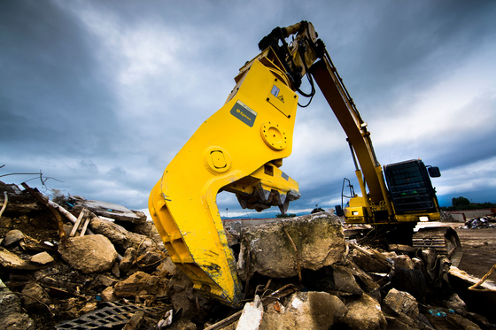 Excavator Hydraulic Concrete Pulverizer To Demolish Concrete Floors