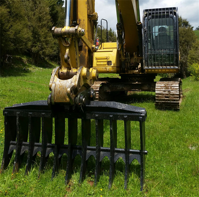 Black NM400 Digger Rake Bucket Excavator Rake For Land Clearing