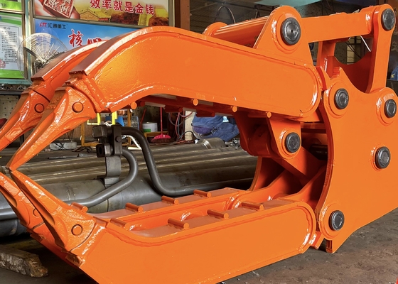 Our Excavator Rotating Grapples can easily handle any material and Can be rotated 360 degrees.