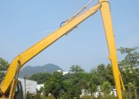 Long reach boom for 23-25 tons machine for sale and manufactured by Huitong, suitable for all excavators.